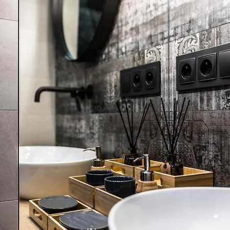 Luxury Apartment *